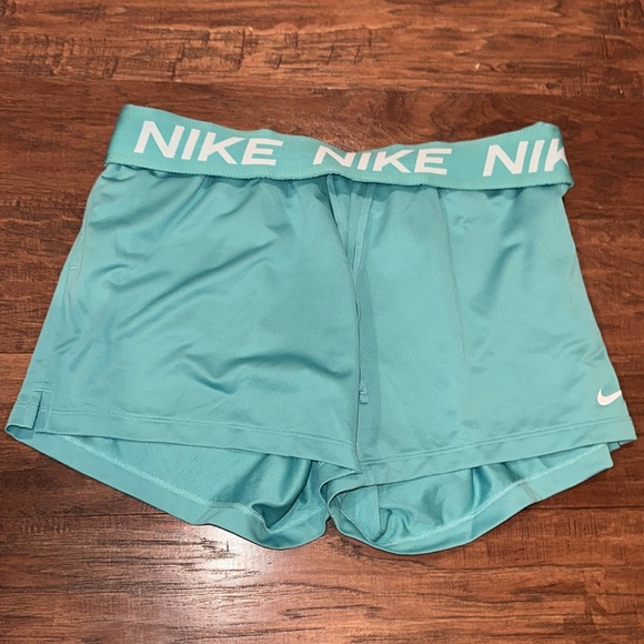 Nike shorts - Picture 2 of 5
